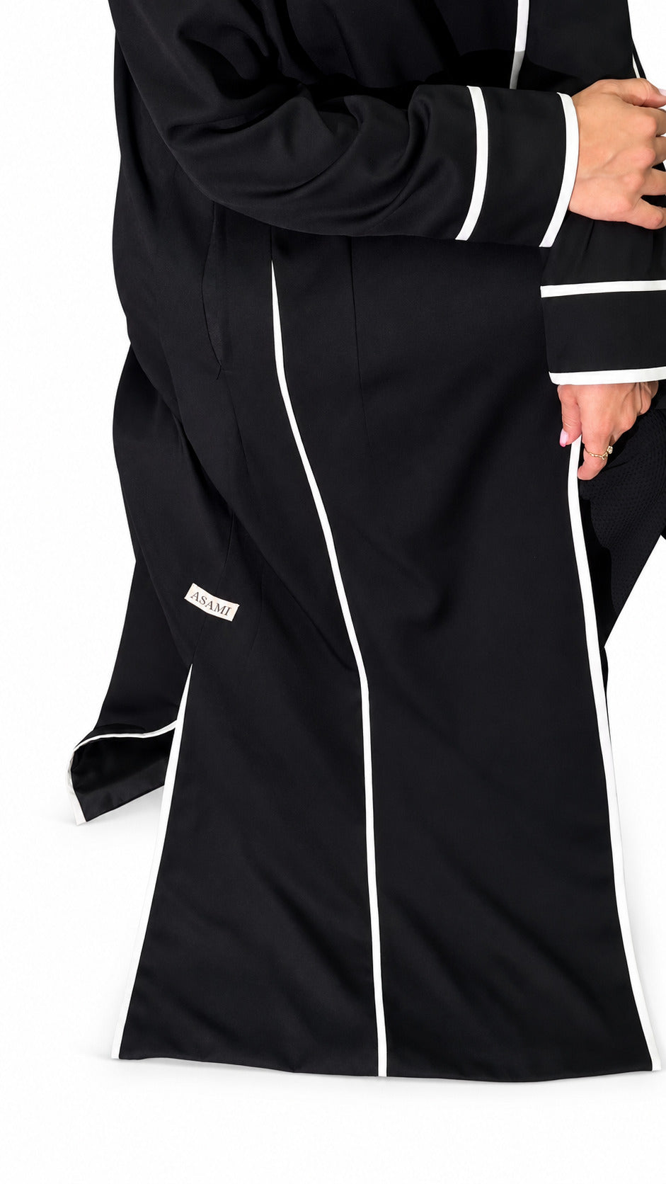 Monochrome Piping on white background — view 6