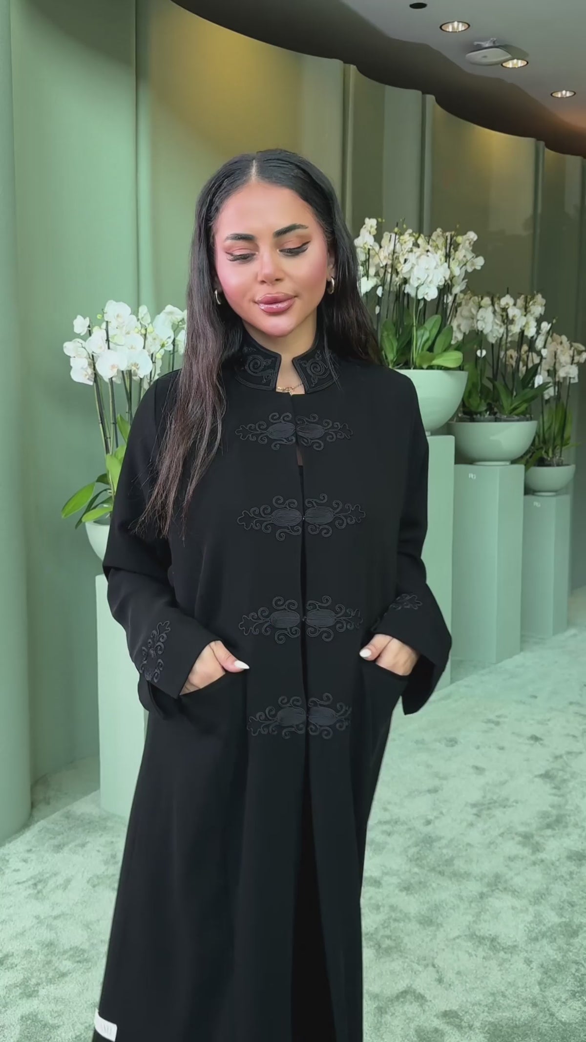 Black Tonal Panel Abaya — garment video